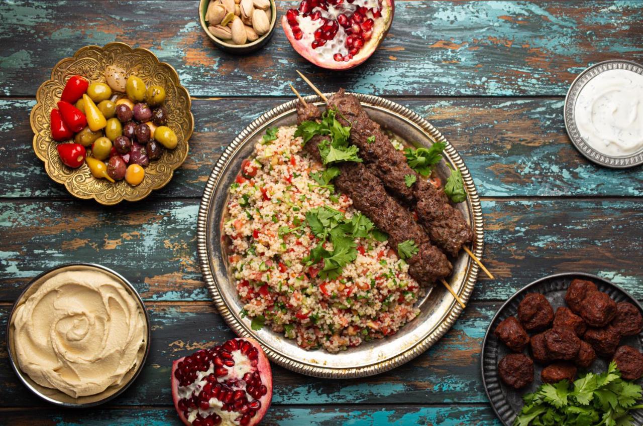 Jumeirah Jabal Omar Makkah Mekke Dış mekan fotoğraf A selection of Middle Eastern cuisine