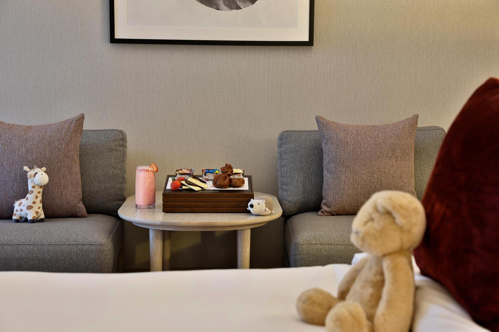 Jumeirah Jabal Omar Makkah Mekke Dış mekan fotoğraf A teddy bear in a hotel room